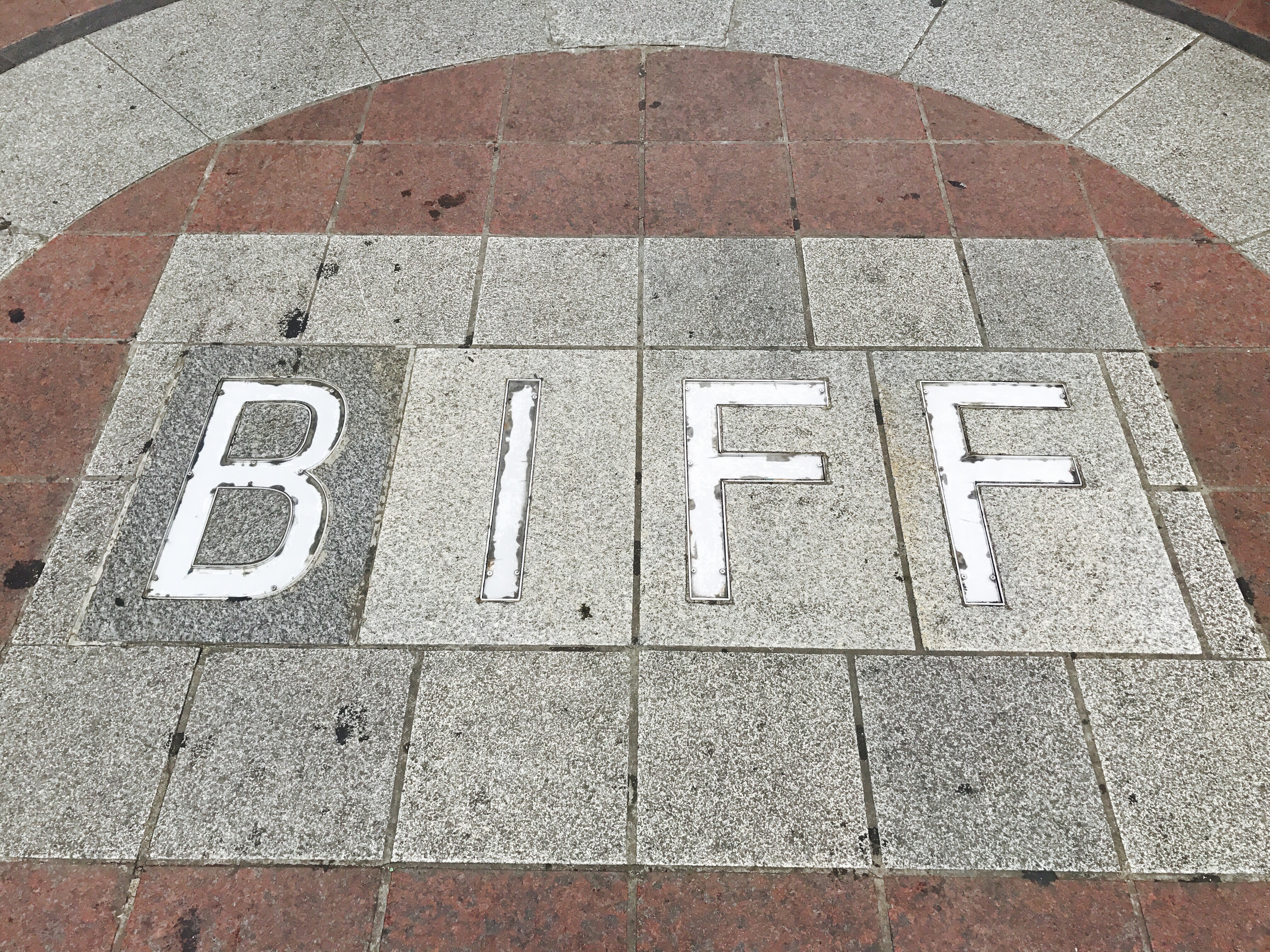 釜山 Biff広場でレジェンド映画人の手型を見る Indie Game 新世界